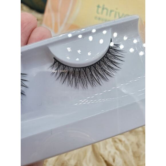2x Thrive Causmetics Vegan Silk Faux Lashes - Jackie SOLD OUT RARE - NEW UNBOXED - Picture 3 of 4